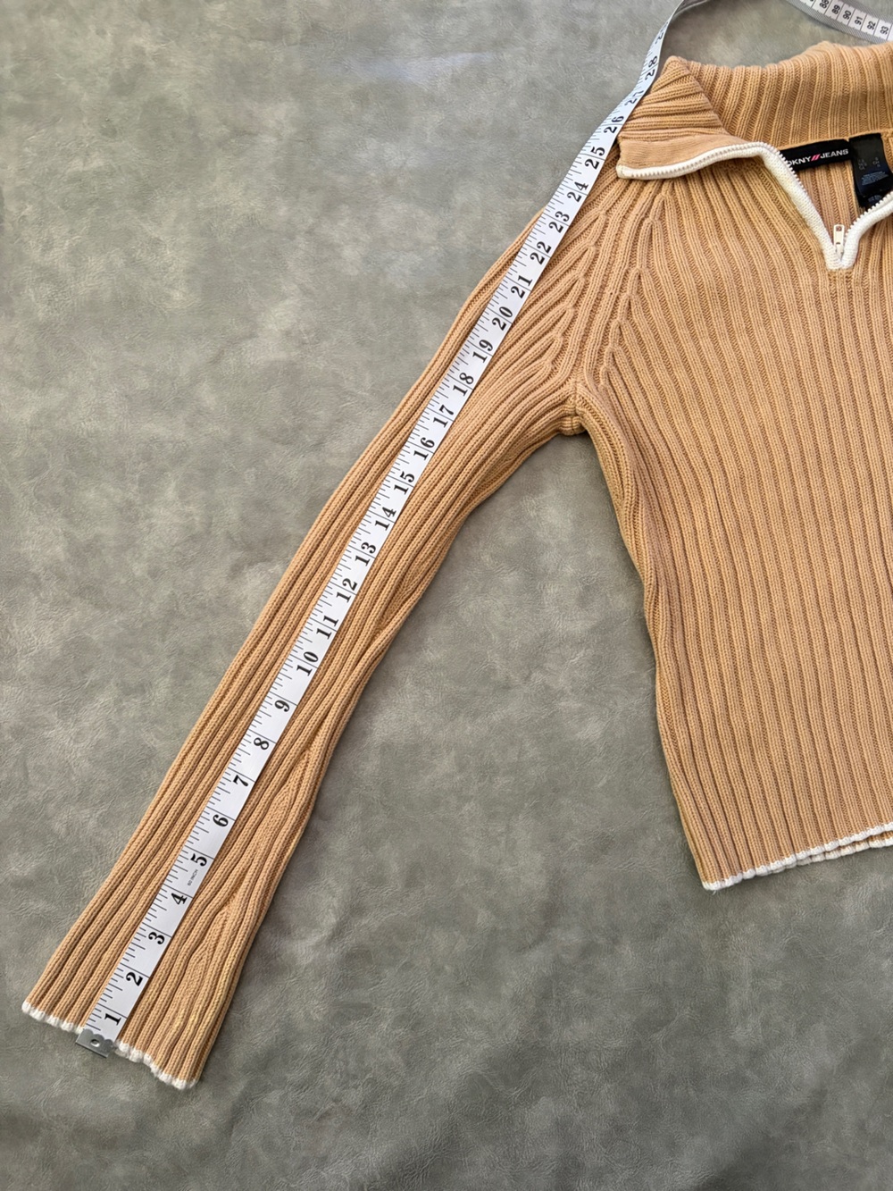 Y2K 2000โs DKNY Tan Ribbed Knit Quarter Zip Sweater - Picture 9 of 10